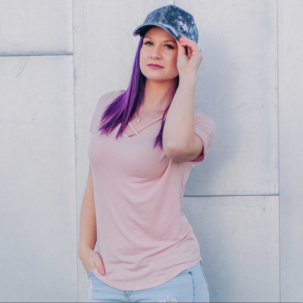 Short sleeve criss cross tee